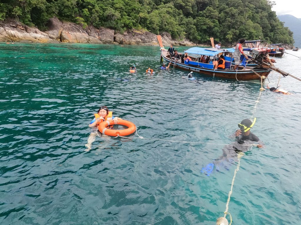 ดำน้ำ หลีเป๊ะ (Snorkeling)