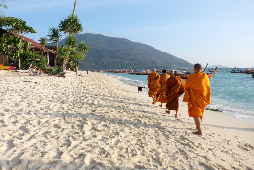 ตักบาตร เกาะหลีเป๊ะ (Merit With the Monk)