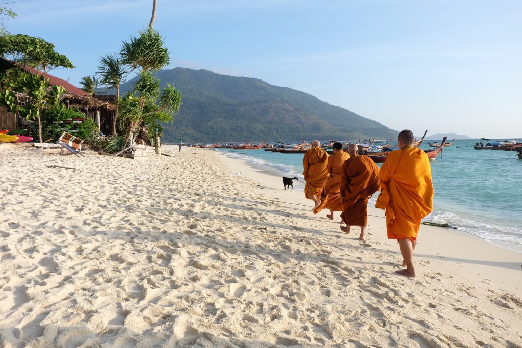 ตักบาตร เกาะหลีเป๊ะ (Merit With the Monk)