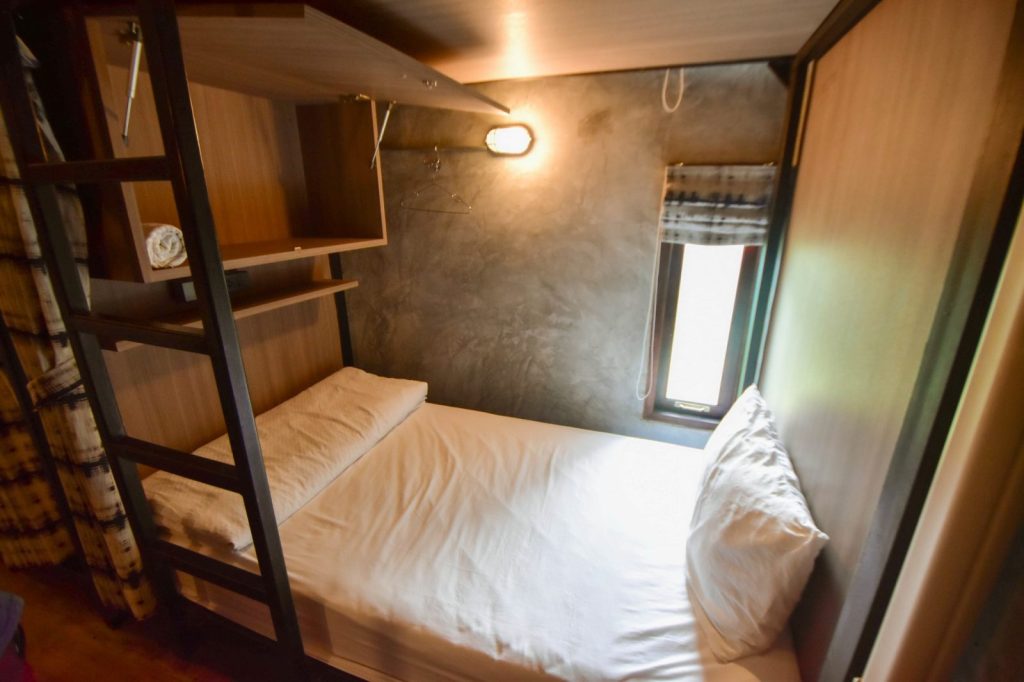 ห้องพักรวมเตียงเดี่ยว 2 ชั้น (Single Bunk Bed Mixed Dorm)