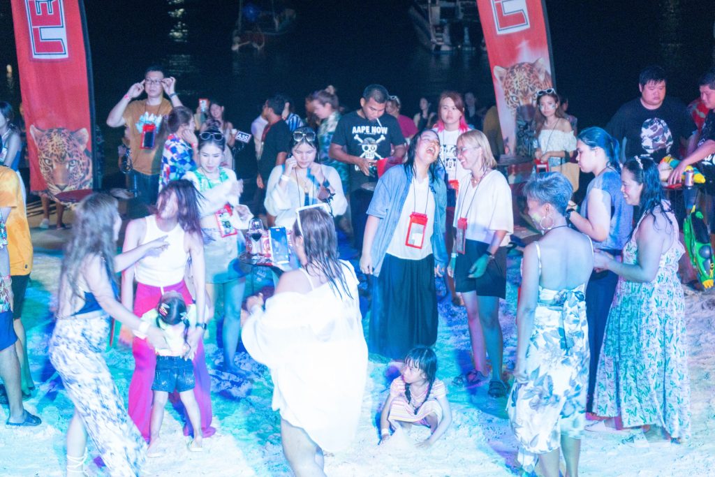 ปาร์ตี้สงกรานต์ที่ อนัญญา หลีเป๊ะ (Ananya Lipe Songkran Night Beach Party)