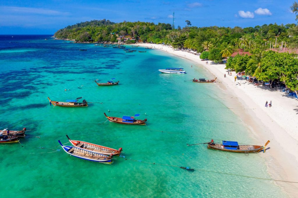 โรงแรมอาคีรา หลีเป๊ะ หรือ อาคีรา หลีเป๊ะ รีสอร์ท (Akira Lipe Resort)