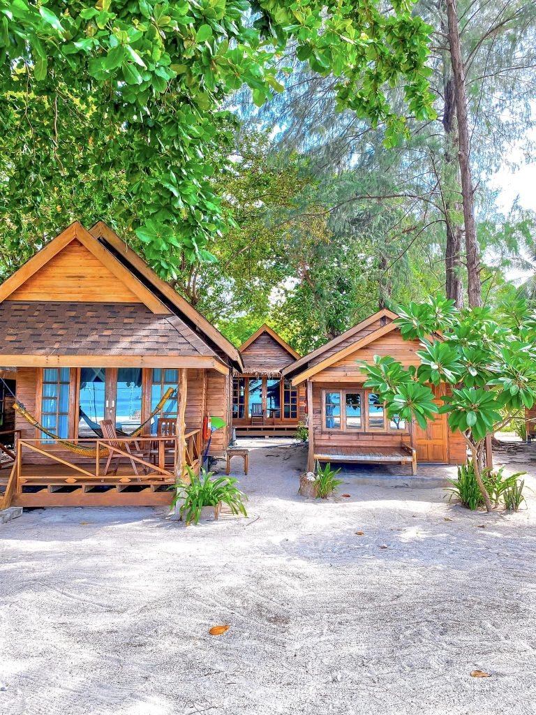หลีเป๊ะ บีช รีสอร์ท (Lipe Beach Resort)